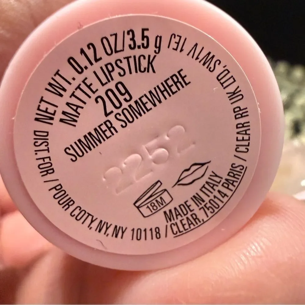 Kylie Cosmetics Matte Lipstick – Shade 209 “Summer Somewhere” (Women)